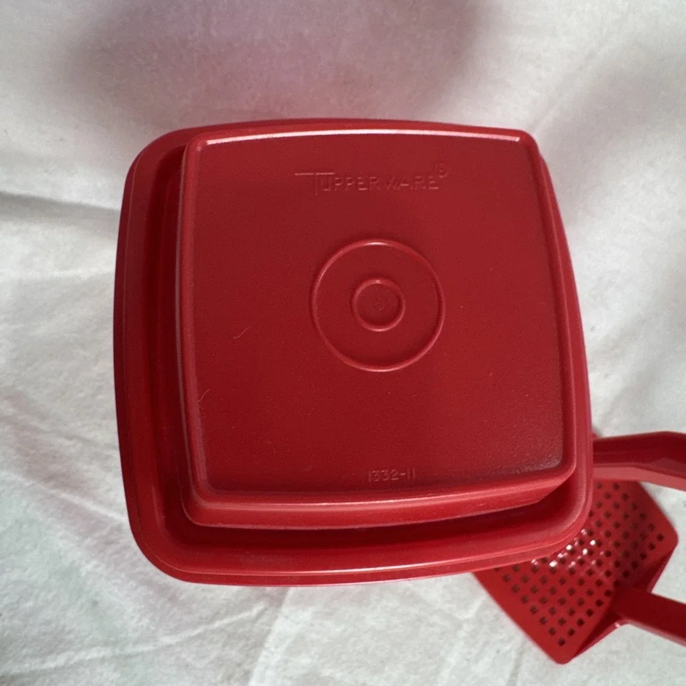 Tupperware Red 1330.11 Pick A Deli 3 Piece Pickle Olive Keeper Container NICE!